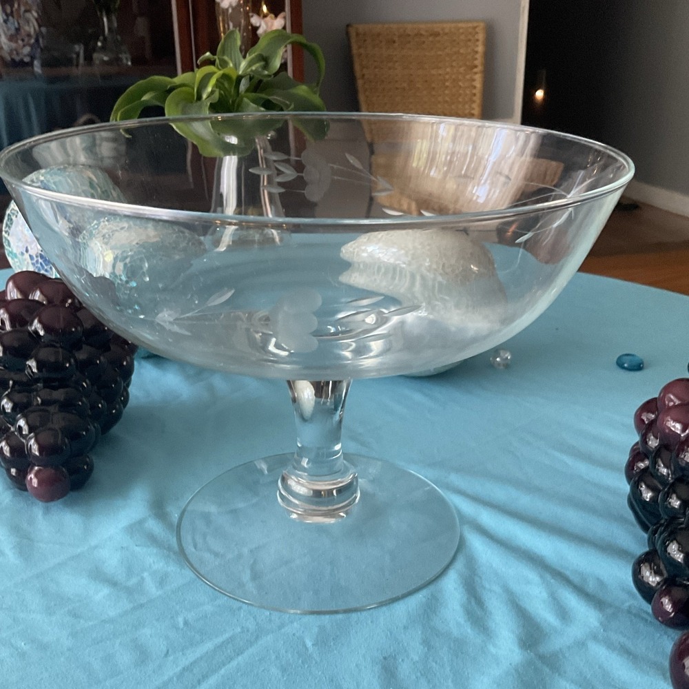 Princess House Heritage Etched Glass Pedestal Bowl with 4 Glass Grape Clusters